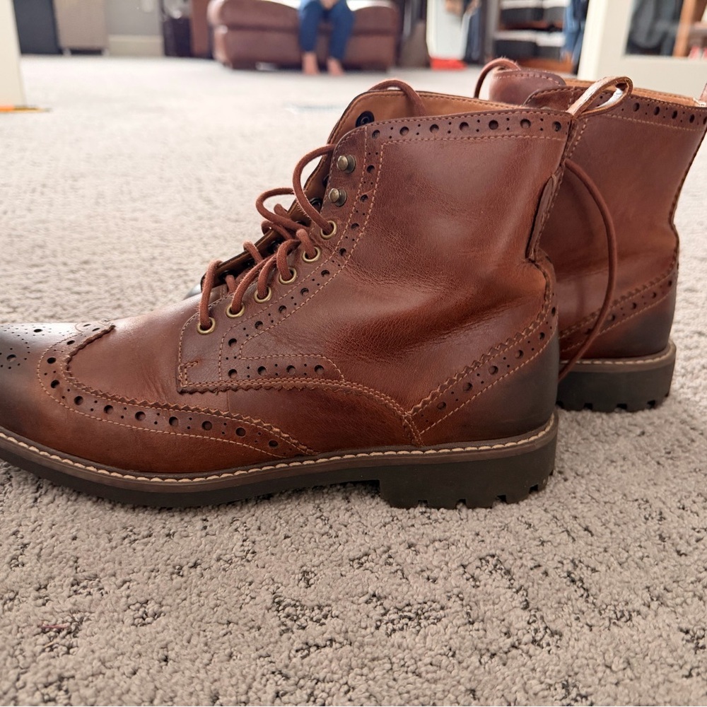 Men's Brown Leather Clarks Boots size 11 lace up